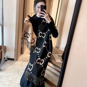 高級感あふれる文字ロゴ入りカシミヤスカーフ、冬用パシュミナショール、両面プリントのレディーススカーフ - Product Image 2