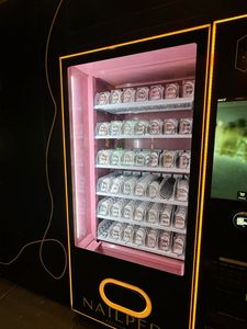 Máquina expendedora combinada <span class=keywords><strong>de</strong></span> camisas <span class=keywords><strong>de</strong></span> ropa <span class=keywords><strong>de</strong></span> cosméticos personalizados <span class=keywords><strong>de</strong></span> autoconveniencia <span class=keywords><strong>de</strong></span> tienda <span class=keywords><strong>de</strong></span> belleza con pantalla táctil y luces Led - Product Image 4