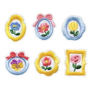 Nouvelle broderie thermocollante et autocollante mignonne en forme de cadre photo floral pour la décoration - Product Image 1