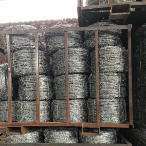 รั้วเหล็กเคลือบพีวีซีราคาส่ง 500 เมตรต่อม้วน รั้วไฟฟ้า <span class=keywords><strong>ลวดหนาม</strong></span>ชุบกัลวาไนซ์แบบจุ่มร้อน - Product Image 3