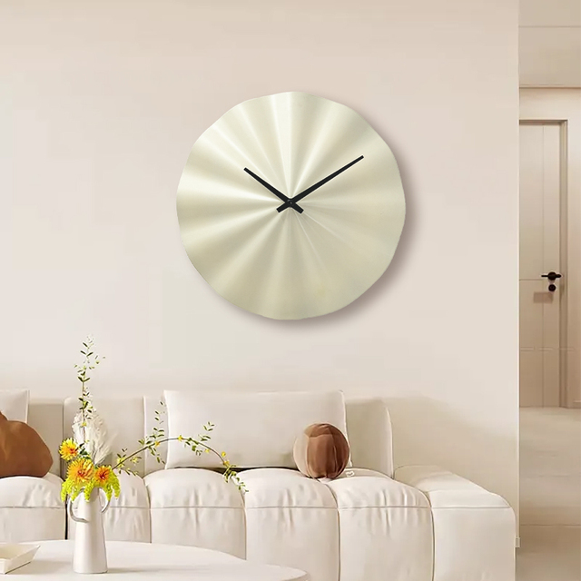 Unibody Quartz Movement Wall Clock Light Yellow Single Face Unique Modern Simple Design Custom Living Room Silent Needle Home