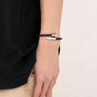 Bracelet Manchette en Cuir de Vache Tressé, Bijoux Fantaisie en Acier Inoxydable avec Fermoir Magnétique à Vis, pour Hommes et Femmes