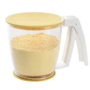 クリエイティブカップ小麦粉ふるいストレーナープラスチックファインシュガーパウダー小麦粉ふるいフィルター蓋付きキッチンベーキングペストリーキッチンツール
