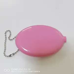 Monedero ovalado para apretar en blanco de goma de Pvc con logotipo personalizado con llavero para bolso y regalo de Promoción Comercial - Product Image 5