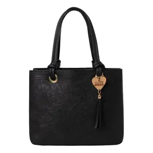 Sac à main en cuir noir pour femme Fana Kara, style minimaliste, fermeture ouverte, décorations à pompons, utilisation estivale, forme rectangulaire, deux poignées - Product Image 3