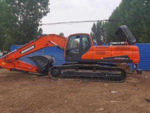 Excavatrice sur chenilles DOOSAN DX340LC d'occasion 2022, 2000h, 34 tonnes, avec moteur, pompe et engrenages, prête à être expédiée - Product Image 2