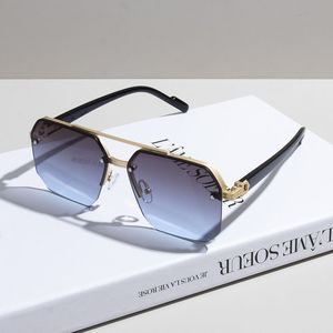 แว่นกันแดดทรงเหลี่ยมไร้กรอบโลโก้แบบกำหนดเอง UV400 น้ำหนักเบา วัสดุโลหะ แฟชั่นทันสมัยสำหรับทุกเพศทุกวัย เหมาะกับทุกรูปหน้า แว่นกันแดดดีไซน์เนอร์ - Product Image 3