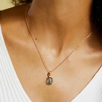 Kalung Liontin Batu Akik Lumut Perak Sterling 925 Berlapis Emas 14K Potongan Oval Batu Akik Hijau Aksen Zirkonia untuk Wanita