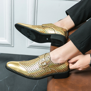 Prodotti di Tendenza 2025: <span class=keywords><strong>Scarpe</strong></span> Eleganti da <span class=keywords><strong>Uomo</strong></span> in PU Lucido Oro e Argento con Fibbia Metallica a Punta per Matrimoni e Feste - Product Image 3