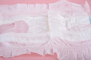 도매 일회용 여성 개 애완 동물 공급 기저귀 작은 흡수 부드러운 강아지 패드 나무 티슈 종이로 만든 훈련 사용 - Product Image 3