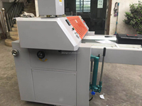 Machine de laminage manuelle pour films pré-enduites avec contrôle automatique de la température et de la vitesse, entraînement hydraulique haute précision pour l'industrie alimentaire