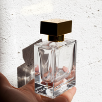 Vente en gros de flacons vaporisateurs transparents noirs et blancs de 50 ml et 100 ml, flacons de parfum avec bouchon à vis, boîte rigide d'emballage