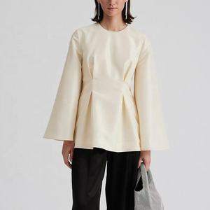 OEM da donna in raso da ufficio Design personalizzato tessuto di seta antirughe francese Chic camicetta con volant dettaglio Versatile elegante Top - Product Image 1