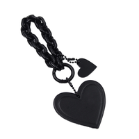 Pendentif de sac à main en cuir PU noir lisse et élégant, breloques de sac en forme de cœur, accessoires de sac, chaîne en plastique