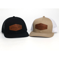 Casquette Trucker 6 Panneaux à Prix de Gros avec Patch en Cuir et Visière Courbe en Maille Blanche pour Hommes