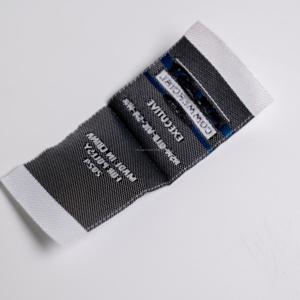 Étiquette d'étiquette tissée en polyester lavable personnalisée avec logo de marque à coudre pour vêtements d'extérieur - Product Image 5