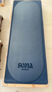 Tapete de Yoga y Pilates de Caucho Natural PU con Logotipo Personalizado, Color Negro y Rosa, Ecológico, Antideslizante, Tapete de Yoga de Cuero Personalizado al por Mayor - Product Image 5