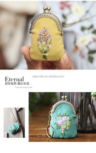 <span class=keywords><strong>Kit</strong></span> de fabrication de sacs, porte-monnaie et pochettes brodées DIY avec motif floral, fermoir à embrassure et outil de <span class=keywords><strong>broderie</strong></span> - Product Image 3