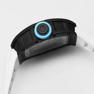 Reloj Mecánico de Fibra de Carbono Cómodo y Resistente a Impactos, Lanzado con la Integración de Nuevos Materiales - Product Image 3