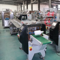 Machine d'emballage horizontale automatique à flux continu, type coussin, avec servomoteur, pour l'emballage de pain, de snacks, de savon et de produits de première nécessité
