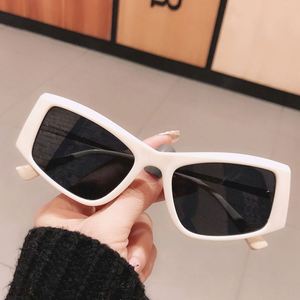 Gafas de Sol de Moda 2022, Elegantes, con Degradado de Color, Estilo Ojo de Gato, Cuadradas Irregulares para Mujer - Product Image 3