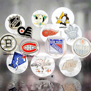 Al por mayor: Insignias de cuello de hierro pulido y chapado en plata del equipo de hockey sobre hielo de EE. UU. para aficionados al deporte, Año Nuevo Chino y Graduación - Product Image 2