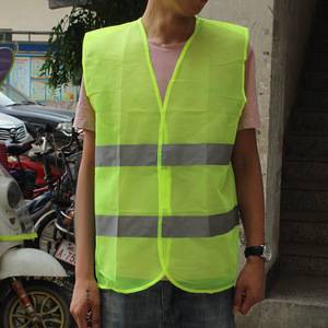 เสื้อกั๊กนิรภัยโพลีเอสเตอร์สีเขียวและสีส้มกันน้ำ เสื้อกั๊กสะท้อนแสงเพื่อความปลอดภัยในการจราจรสำหรับใช้ในกรณีฉุกเฉินในรถยนต์ - Product Image 1