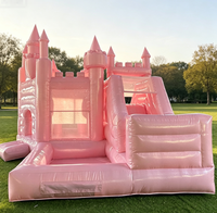 Château gonflable rose romantique pour filles, idéal pour anniversaires, mariages, locations commerciales et aires de jeux gonflables.