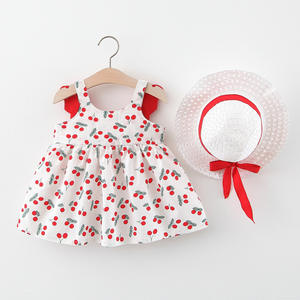 Nouvelle Collection Été : Ensemble 2 Pièces Robe Bébé Fille Sans Manches à Petites Ailes et Chapeau de Paille, Motif Cerises - Product Image 4