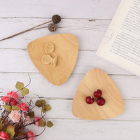 Assiette de service triangulaire en bois miniature pour snacks, fruits et desserts – Vente en gros