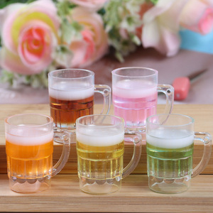 Miniature de chopes à bière en résine rouge vif, échelle 1:12, accessoire de bijouterie DIY pour décoration de coque de téléphone ou porte-clés - Product Image 2