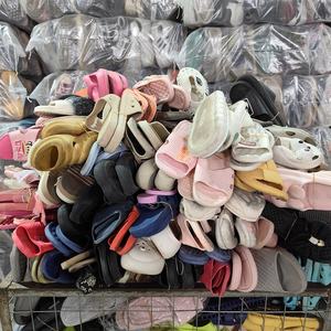 Sabots et Claquettes d'Occasion en Gros avec Trous - Product Image 4