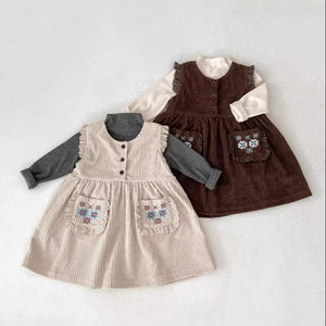 فستان أطفال بنمط كوري، فستان خريفي بياقة V للفتيات 2025، فستان أطفال خريفي جديد مطرز وأنيق - Product Image 1