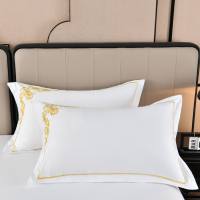 Ensemble de literie d'hôtel de luxe avec logo personnalisé OEM blanc et broderie minimaliste dorée, collection hôtel 5 étoiles