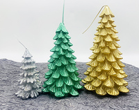 Schönes Design Goldene Weihnachtsbaum-förmige Kerzen Handgefertigte Säulenkerzen aus Paraffinwachs für Heimdekoration und Weihnachten