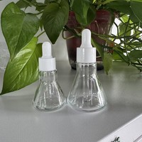 Flacon compte-gouttes en verre rose de 15/30 ml, forme de fiole conique unique avec grand bouchon pour huile essentielle et sérum