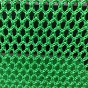 Een plastic net dat fruitbomen kan beschermen tegen vogelschade - Product Image 1