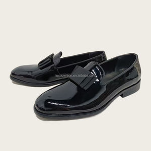 Italie luxe cuir verni brillant hommes mocassins avec nœud chaussure cuir de vache <span class=keywords><strong>homme</strong></span> habillage grande taille chaussures ajouter Logo Zapatos usine - Product Image 2