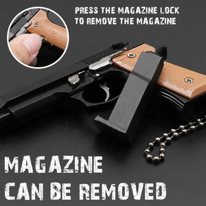 Modellino in Metallo 1:3 Staccabile <span class=keywords><strong>Beretta</strong></span> <span class=keywords><strong>92F</strong></span> per Portachiavi, Ecologico, Regalo di Compleanno per Ragazzi e Adulti - Product Image 3