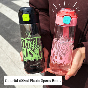 Nuova Bottiglia d'Acqua Sportiva Portatile da 700ml in Plastica per Alimenti con Tappo per Bere Direttamente, per Attività all'Aperto <span class=keywords><strong>e</strong></span> Viaggi, Design 2026 - Product Image 4