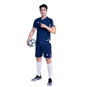 Ensemble de maillots de football personnalisés, uniforme de football Raider, séchage rapide, respirant, 100% polyester, col en V, hommes, femmes, fabricant OEM ODM - Product Image 1