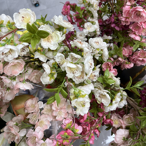 Guirnalda de Flores Rosadas Delicadas de 1.5M: Lleva la <span class=keywords><strong>Magia</strong></span> de la Primavera a Interiores - Product Image 1