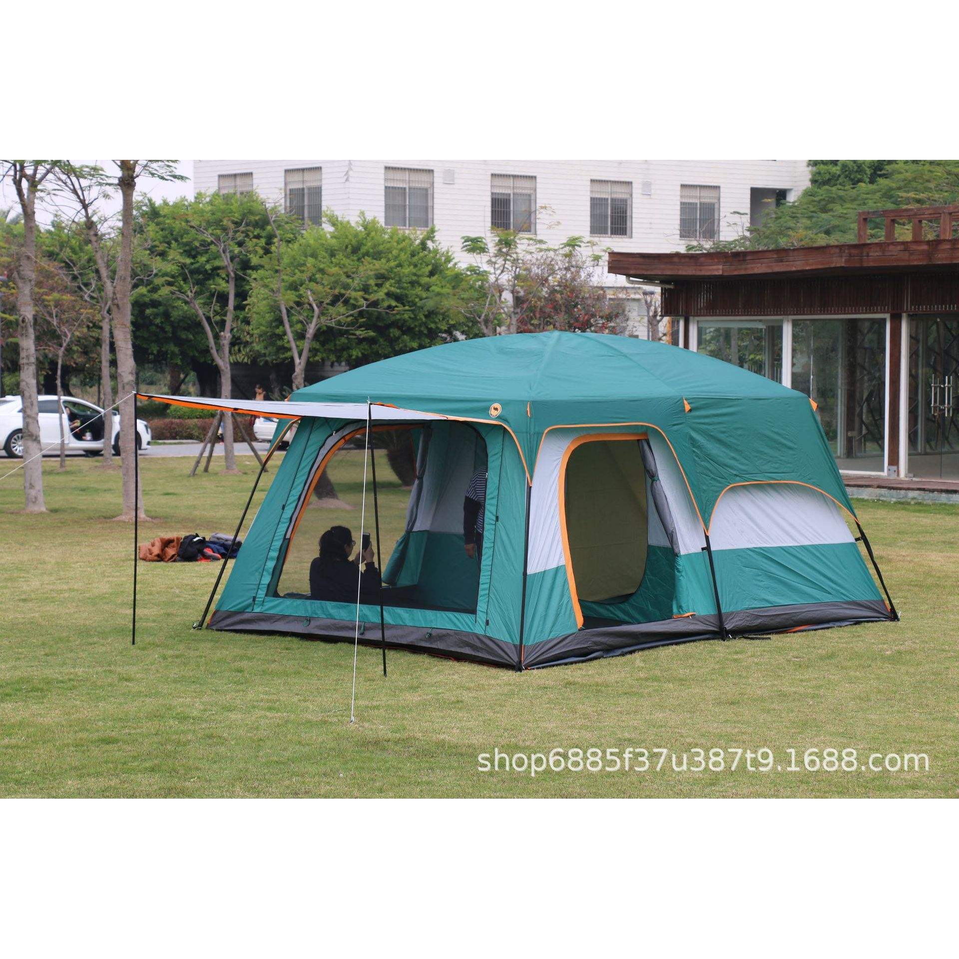 สีเขียวเข้ม