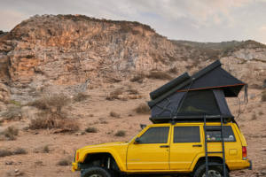 Tente de toit à coque dure triangulaire en aluminium double couche pour SUV Auvent arrière de voiture autonome <span class=keywords><strong>Compagnon</strong></span> d'aventure en plein air - Product Image 3