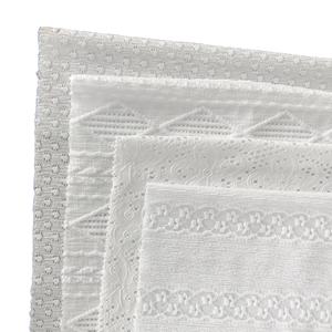 Tessuto di pizzo da donna in maglia Jacquard in poliestere riciclato 95% floreale ricamato bianco leggero - Product Image 1