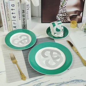Service de table en porcelaine fine de luxe nordique vert piste, assiettes élégantes pour mariages, hôtels et restaurants, design coloré et élégant - Product Image 1