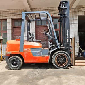 Montacargas Usado de 3 Toneladas con Contrapeso, Fabricado en Japón, Toyota30 7F, Motor Diésel, Maquinaria de Construcción con 1 Año de Garantía - Product Image 6