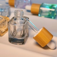 Flacons compte-gouttes carrés en verre avec logo personnalisé, couvercle en bambou, 6 ml, emballage pour soins de la peau, vente en gros