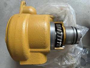 6219-61-1150 est la pompe à eau pour le moteur SAA12V140E-3C du HD785-7 de camion à benne basculante. 6219-61-1102 et 6219-61-1151 - Product Image 6