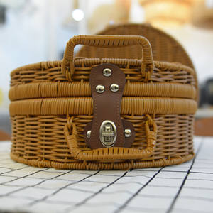 Cesta de Picnic Aislada Directo de Fábrica, Redonda, Tejida a Mano, Portátil, de Plástico, Mimbre, con Tapa, Precio Bajo, Asa Práctica - Product Image 3